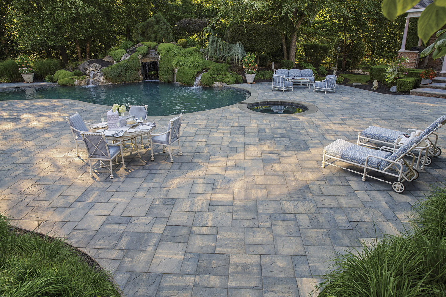 Reyes Pavings | Driveways, Patios & Outdoor Living Specialists